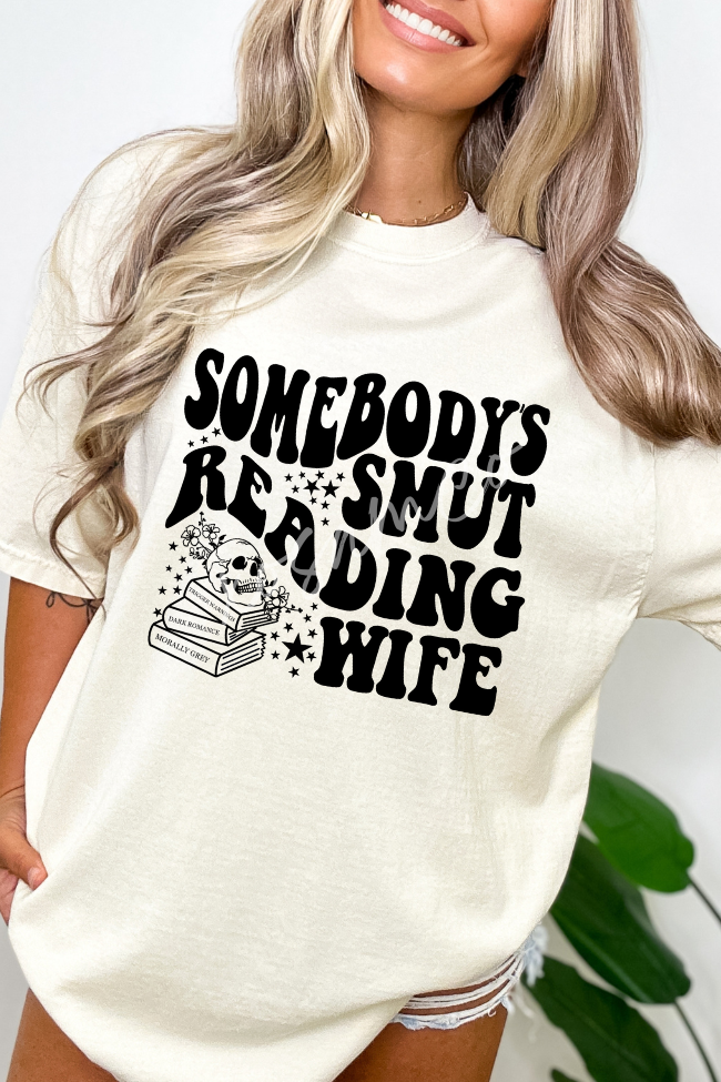 Somebody's Smut Reading Tee